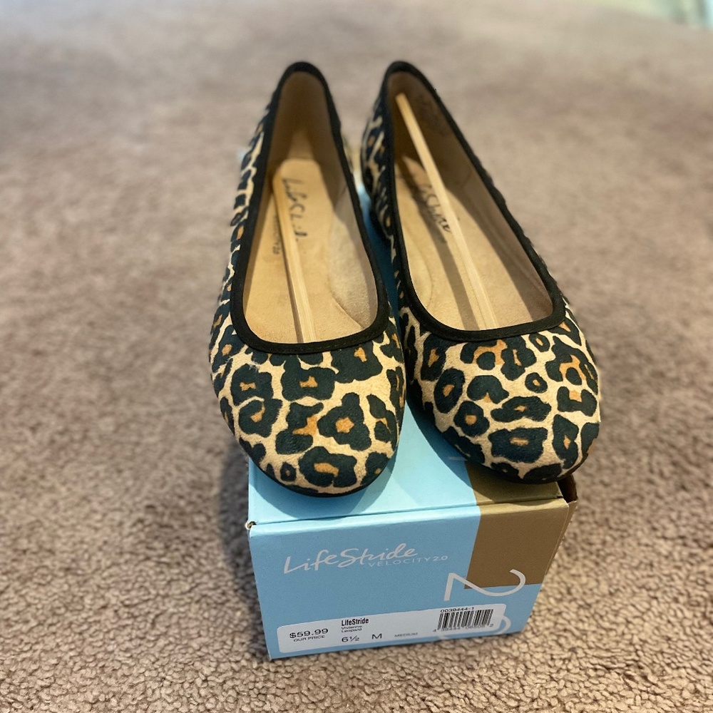 NEW! Leopard print flats